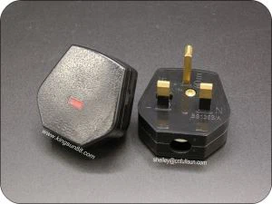 13A 3-polni čep mat površine